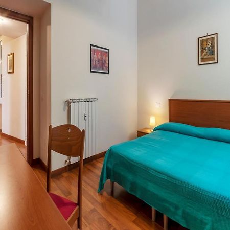 Piazza Re Di Roma Apartment Екстер'єр фото