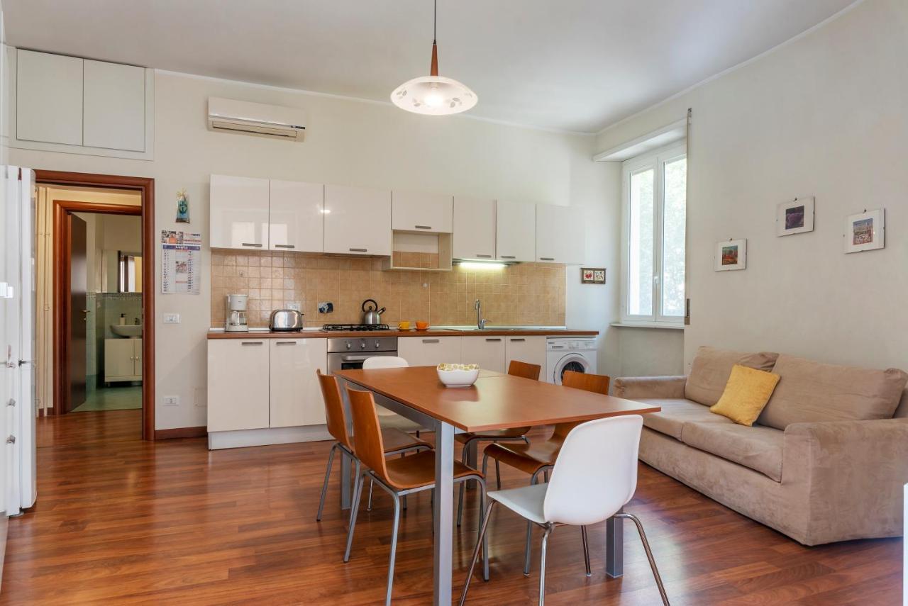 Piazza Re Di Roma Apartment Екстер'єр фото