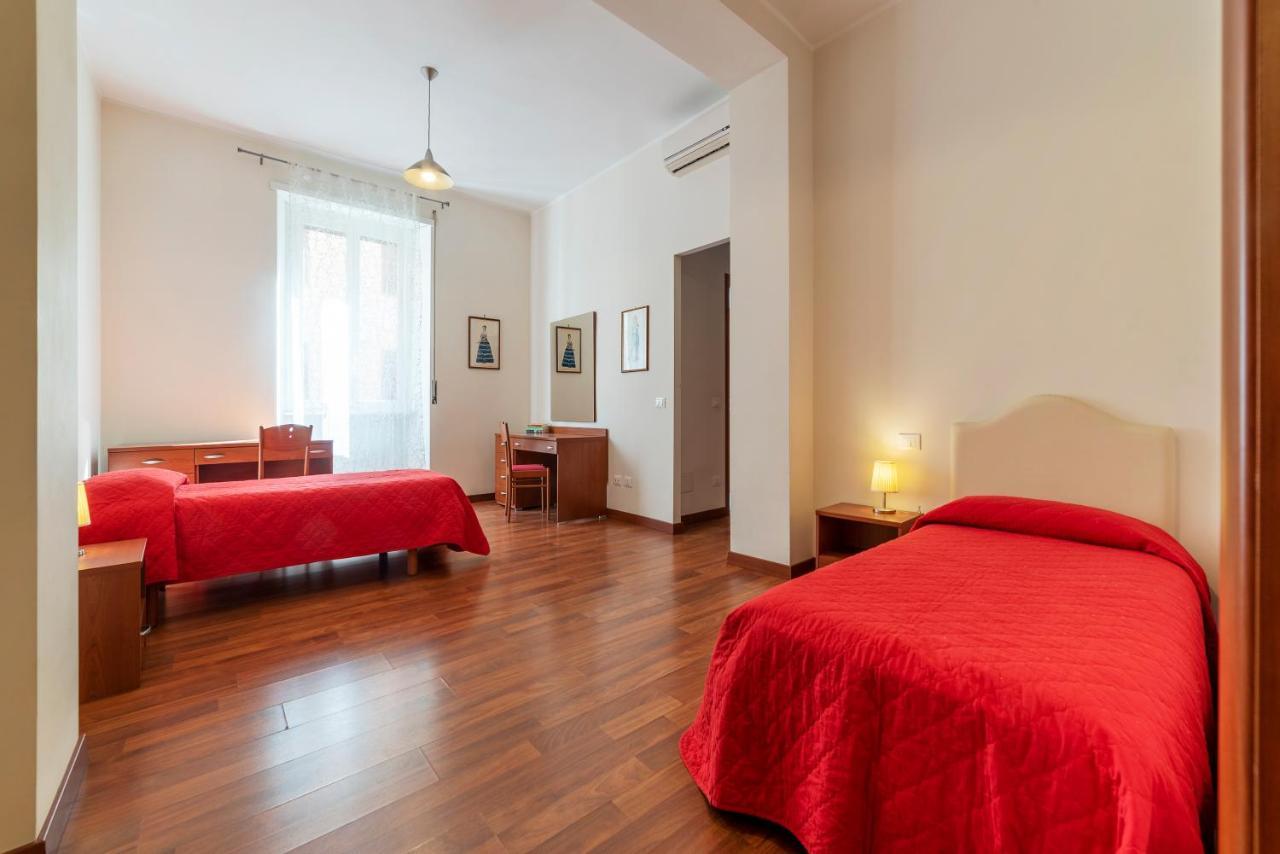 Piazza Re Di Roma Apartment Екстер'єр фото