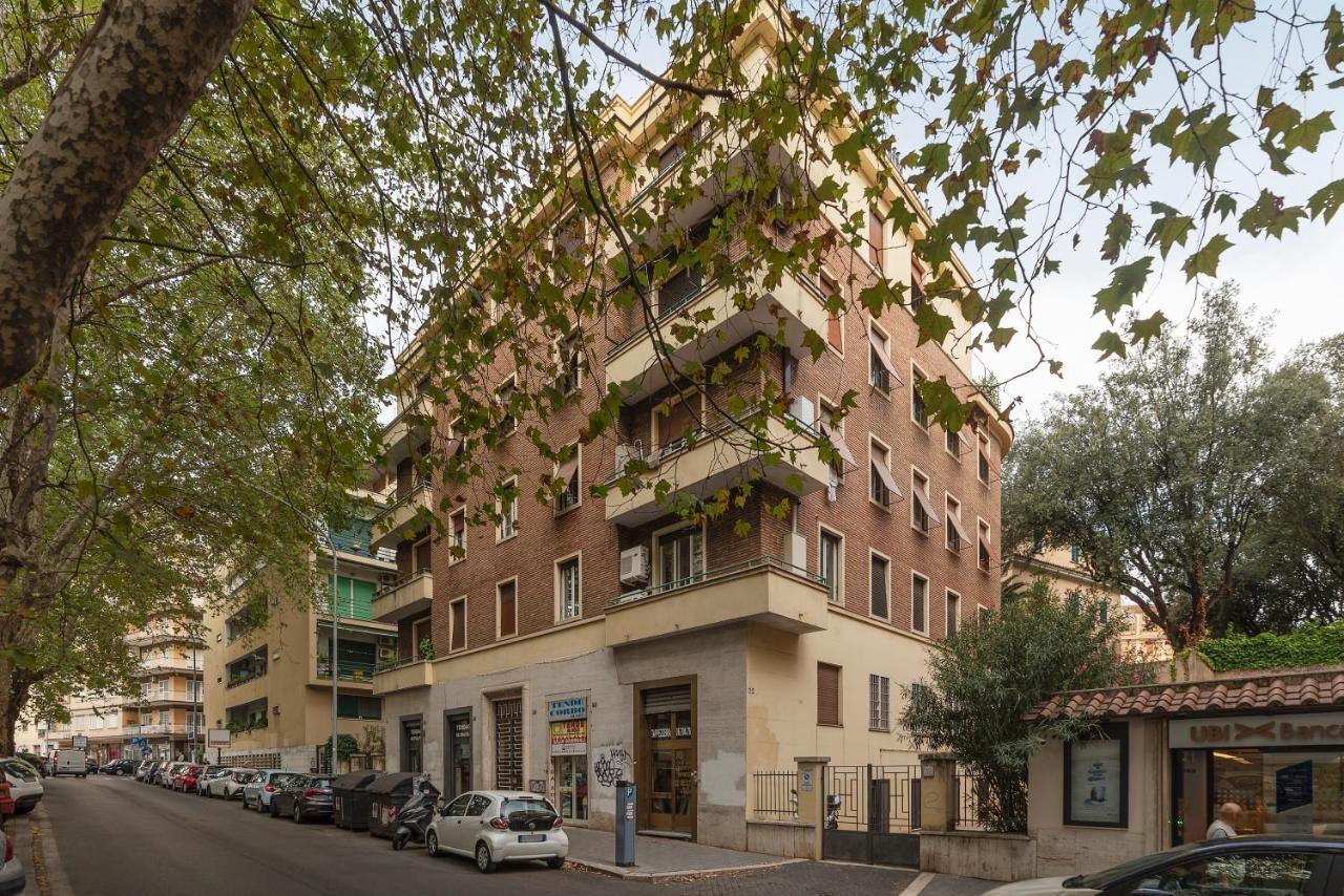 Piazza Re Di Roma Apartment Екстер'єр фото