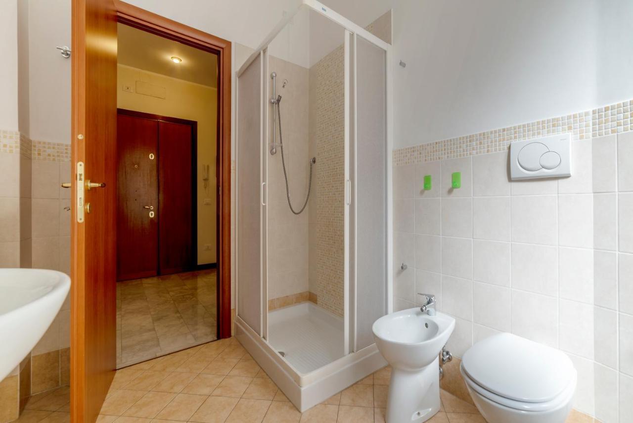Piazza Re Di Roma Apartment Екстер'єр фото