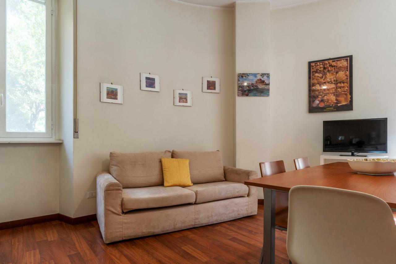 Piazza Re Di Roma Apartment Екстер'єр фото